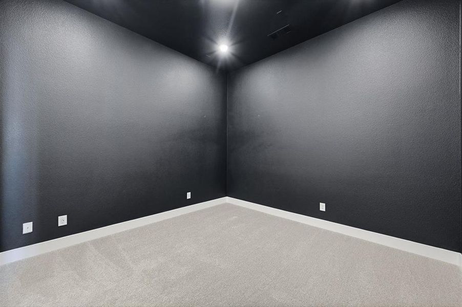 Spacious, unfurnished interior of a new home in Dove Hollow, Waxahachie (Image 17).