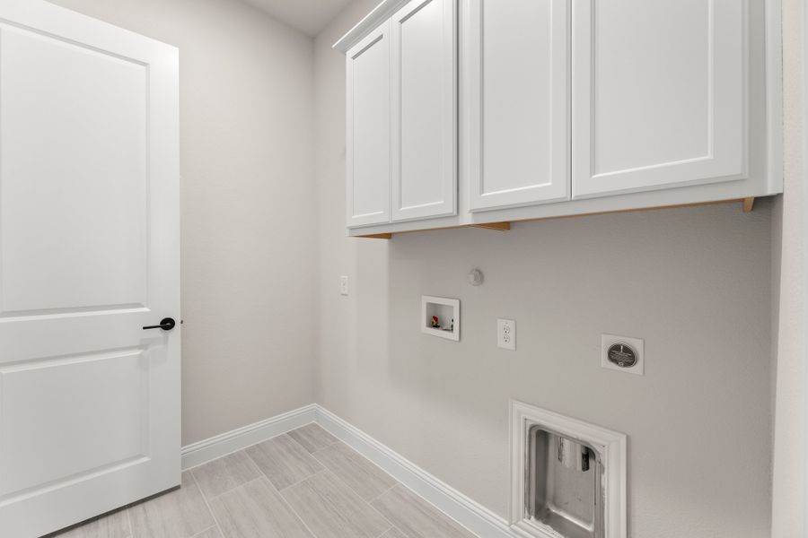 Spacious, unfurnished interior of a new home in Nelson Lake Estates, Rockwall (Image 27). Spacious, unfurnished interior of a new home in Nelson Lake Estates, Rockwall (Image 27).