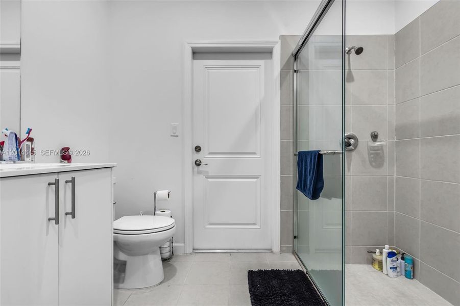 Furnished interior view inside a new home in , Miami (Image 35).