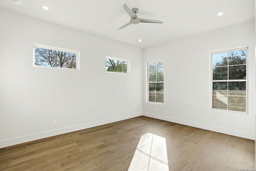 Spacious, unfurnished interior of a new home in , Terrell Hills (Image 27).