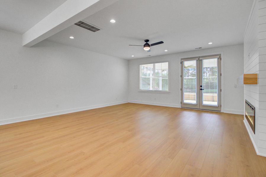 Spacious, unfurnished interior of a new home in , Summerville (Image 37).