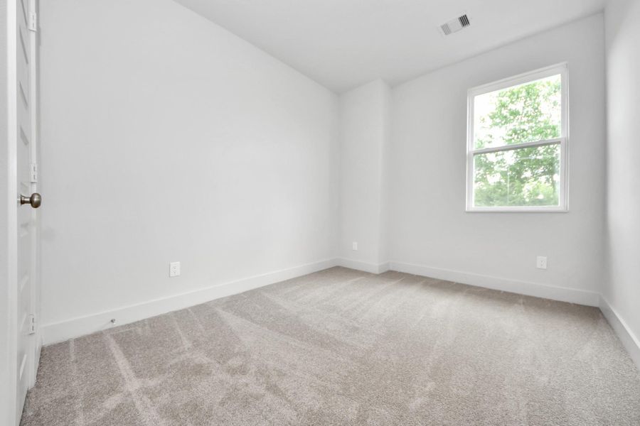 Spacious, unfurnished interior of a new home in Alicante, Houston (Image 35).