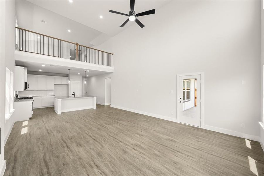 1724 Nesting Robin- Living Room-7046