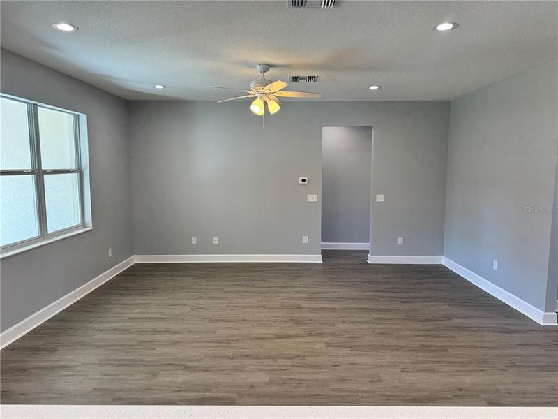 Spacious, unfurnished interior of a new home in , Dade City (Image 29).