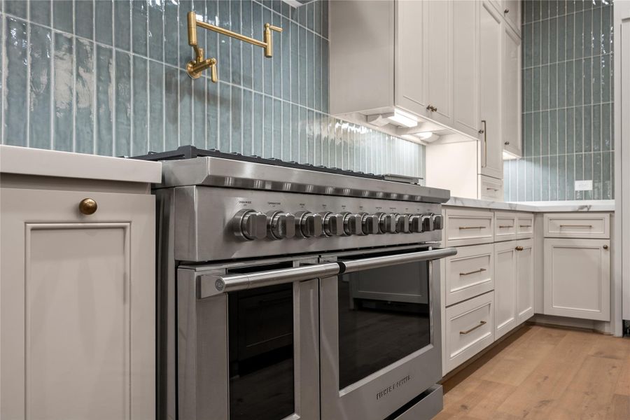 Equipped with Fisher and Paykel appliances throughout. Equipped with Fisher and Paykel appliances throughout.