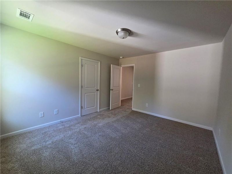 Spacious, unfurnished interior of a new home in River Meadows, Bethlehem (Image 13).