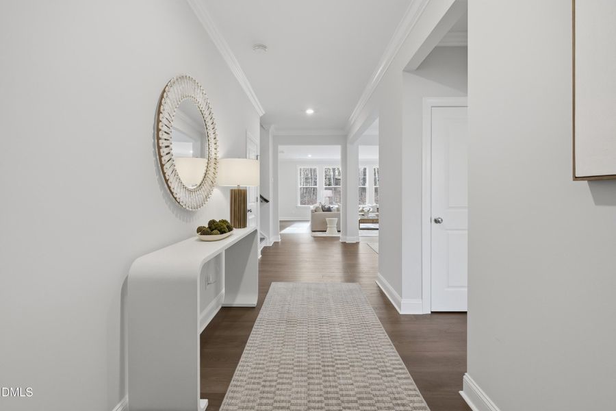 SUN_ShawRidge_Pic_EastmanIII_QMI_3_Foyer