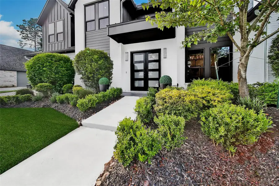 Exterior details and patio area of a home in ARTAVIA, Conroe (Image 24).