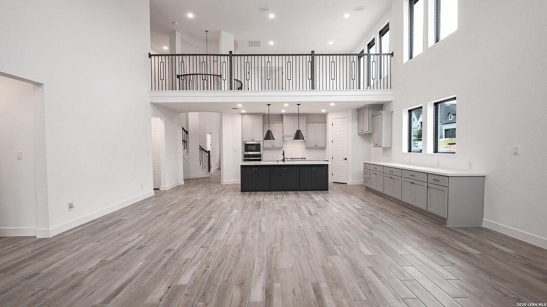 Spacious, unfurnished interior of a new home in Johnson Ranch, Bulverde (Image 18).