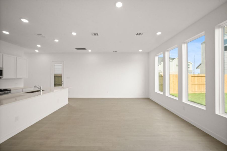 Spacious, unfurnished interior of a new home in Piccolina, Houston (Image 16).