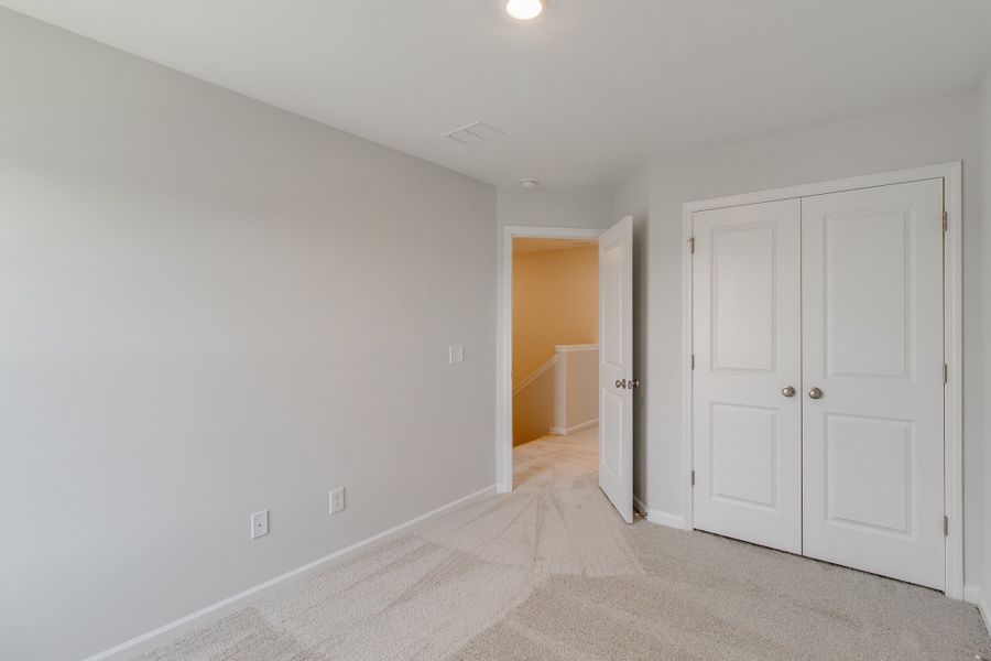 Spacious, unfurnished interior of a new home in Astoria, Columbia (Image 26).