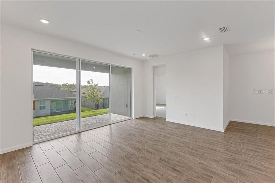 Spacious, unfurnished interior of a new home in Summerbrooke, Mount Dora (Image 14).