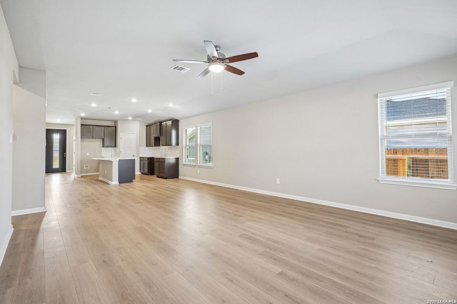 Spacious, unfurnished interior of a new home in Remington Ranch, San Antonio (Image 35).