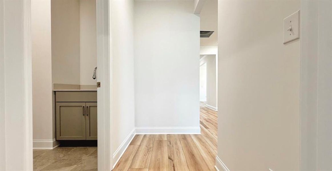 Spacious, unfurnished interior of a new home in Wehunt Meadows, Hoschton (Image 10).