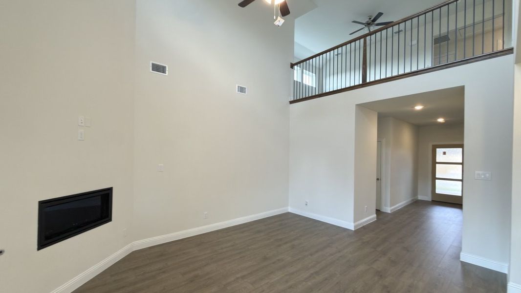 Spacious, unfurnished interior of a new home in Silverado, Aubrey (Image 6).
