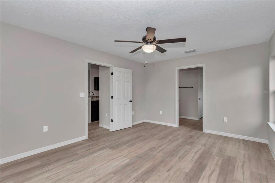 Spacious, unfurnished interior of a new home in Marion Oaks, Ocala (Image 23).