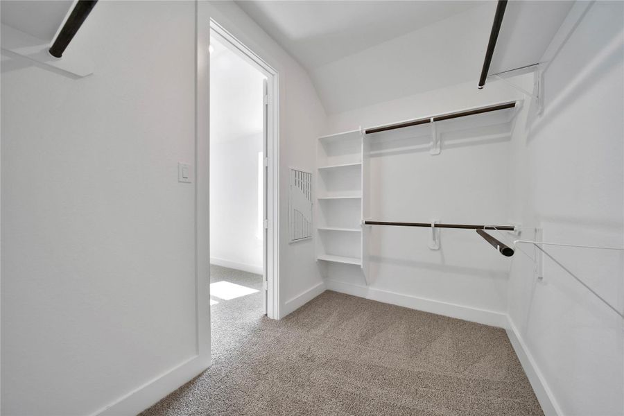 Spacious, unfurnished interior of a new home in , Rosharon (Image 24).