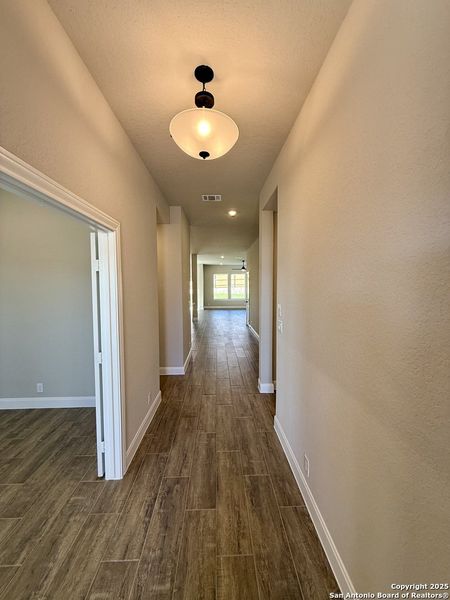 Spacious, unfurnished interior of a new home in Meyer Ranch – Legacy Series, New Braunfels (Image 9). Spacious, unfurnished interior of a new home in Meyer Ranch – Legacy Series, New Braunfels (Image 9).