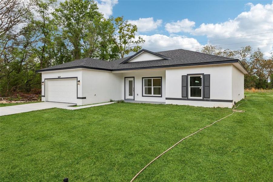 Exterior details and patio area of a home in , Ocklawaha (Image 3).