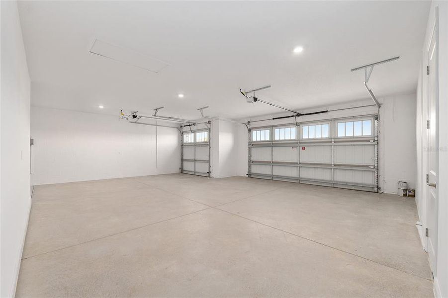 Spacious, unfurnished interior of a new home in , Ocala (Image 46).