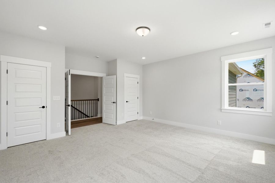 Spacious, unfurnished interior of a new home in Rone Creek, Waxhaw (Image 25).