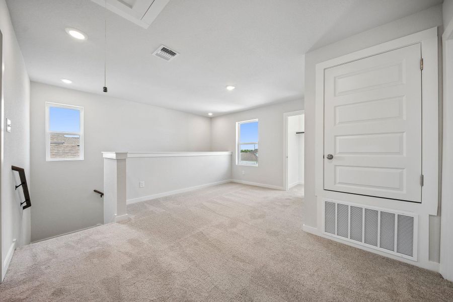 Spacious, unfurnished interior of a new home in Eastwood at Sonterra, Jarrell (Image 23). Spacious, unfurnished interior of a new home in Eastwood at Sonterra, Jarrell (Image 23).