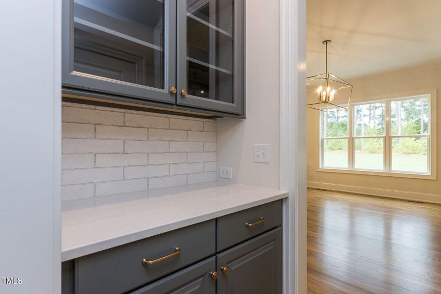 008-1920x1080-butlers-pantry