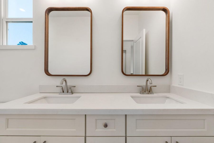 Image 6 of a home in . Image 6 of a home in .