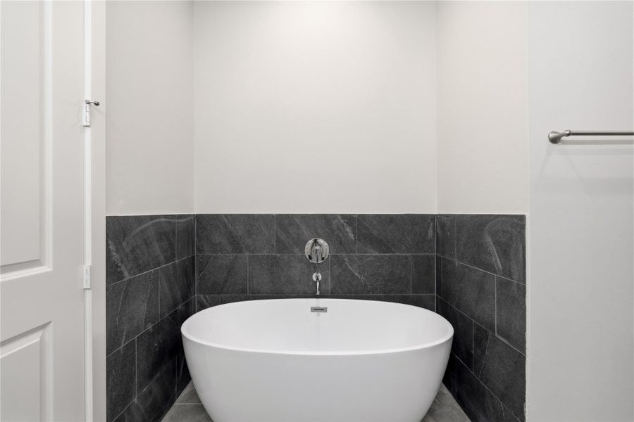 Close-up of interior finishes inside a home in Willowbend Point, Houston (Image 13).