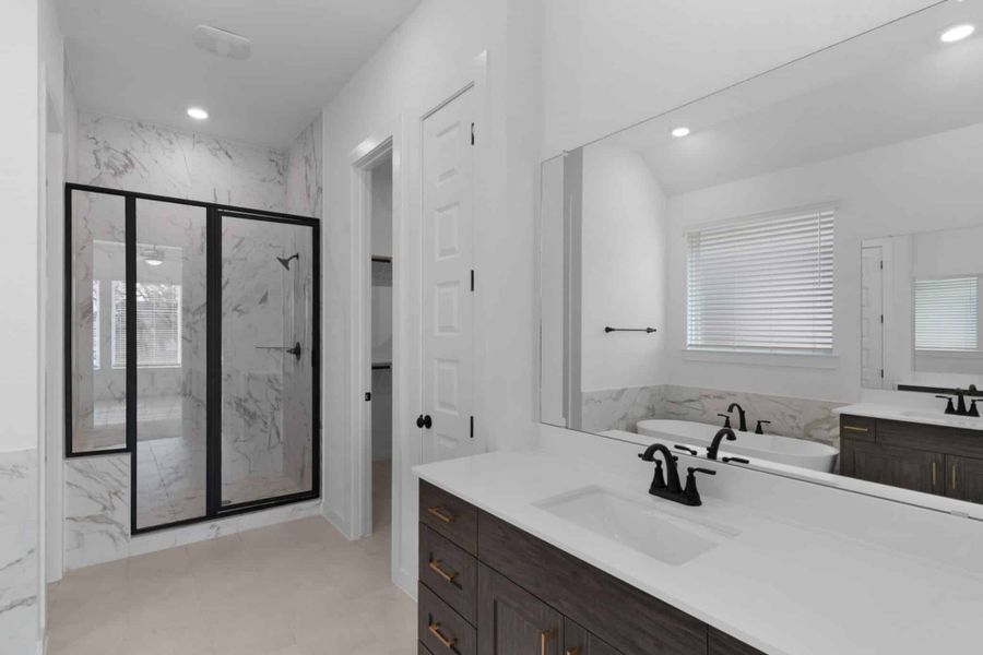 Furnished interior view inside a new home in Highland Village, Georgetown (Image 5).