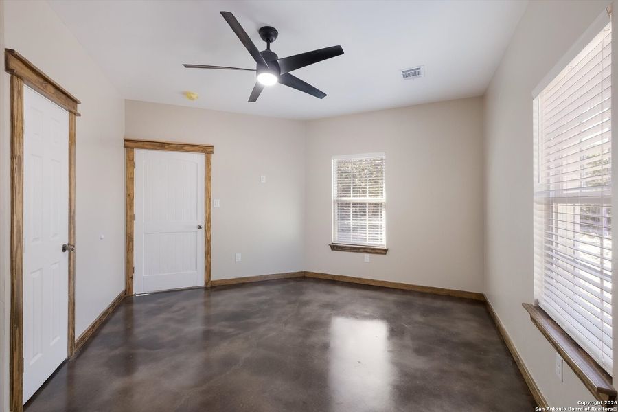 Spacious, unfurnished interior of a new home in , Bandera (Image 20).