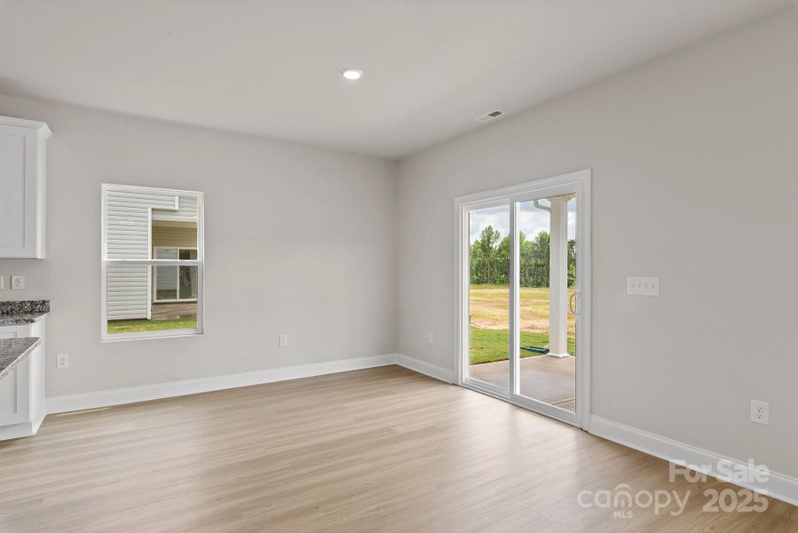 Spacious, unfurnished interior of a new home in Ascot Woods, Charlotte (Image 8).
