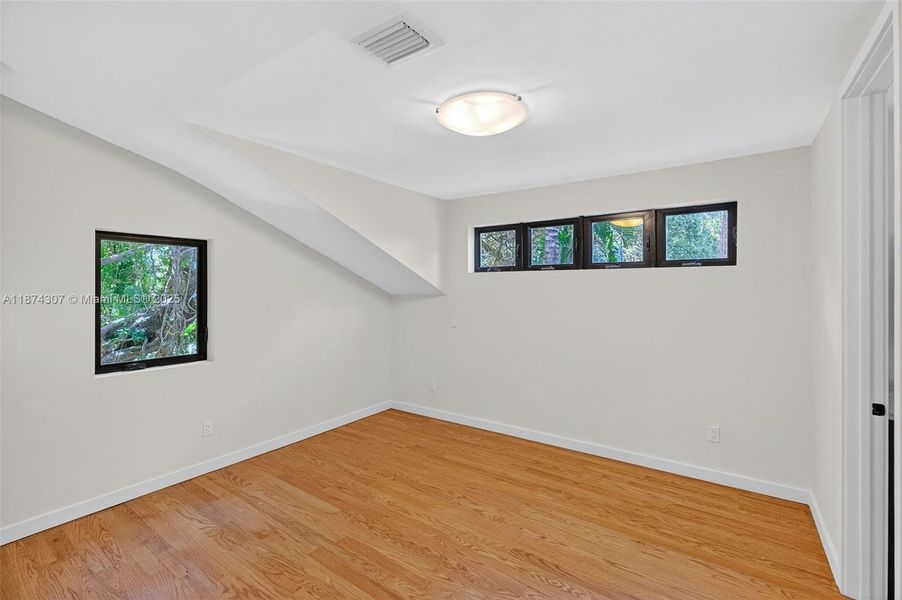 Spacious, unfurnished interior of a new home in , Miami (Image 29).
