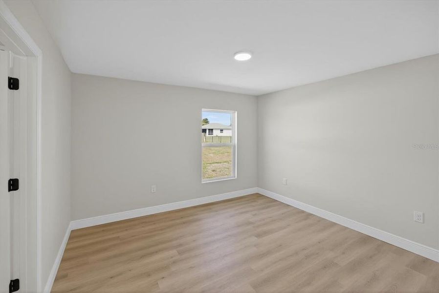 Spacious, unfurnished interior of a new home in , Port Charlotte (Image 15).