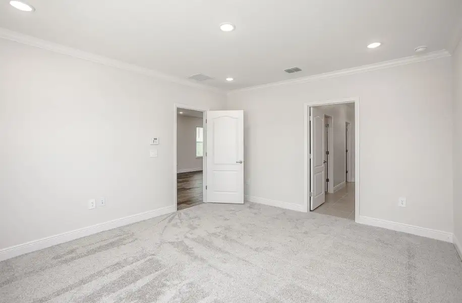 Spacious, unfurnished interior of a new home in Malabar Springs, Palm Bay (Image 48).