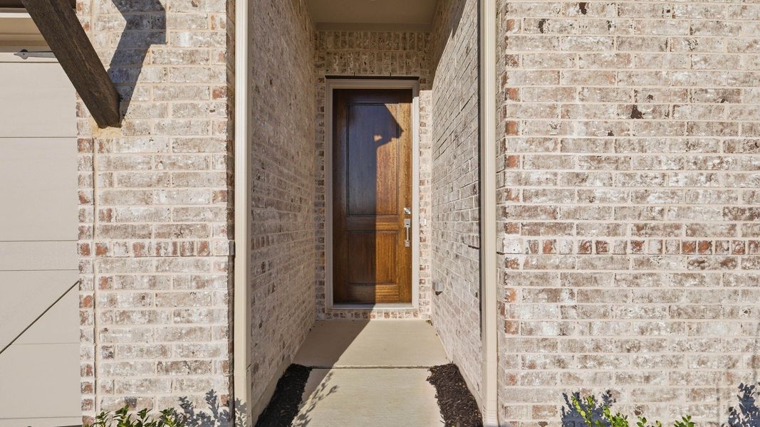Exterior details and patio area of a home in Lakeshore Bluffs, Shady Shores (Image 3).