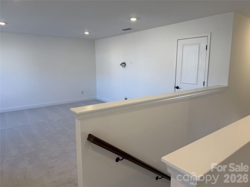 Spacious, unfurnished interior of a new home in Kinsdale, Lancaster (Image 25).