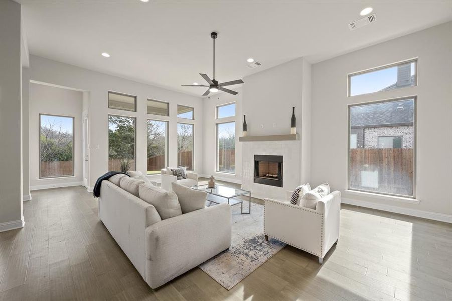 4818 Nomad- Living-1