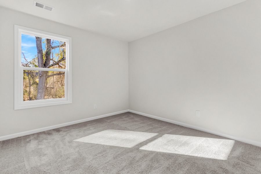 Spacious, unfurnished interior of a new home in Central Creek, Goose Creek (Image 14).