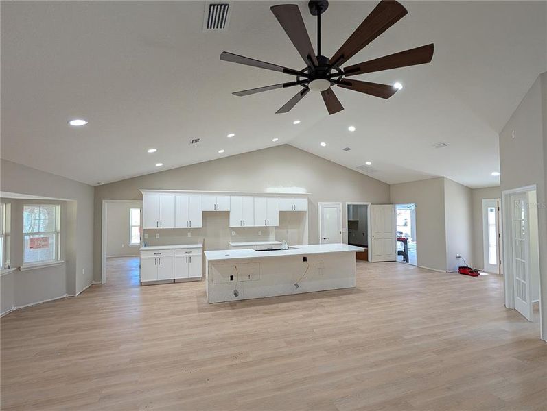 Image 4 of a home in .