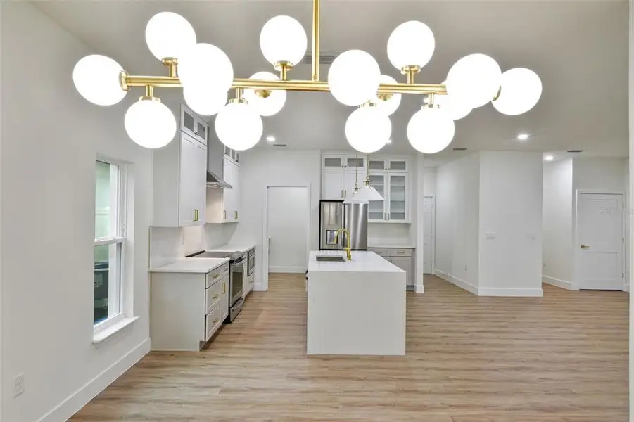 Furnished interior view inside a new home in , Orlando (Image 15).