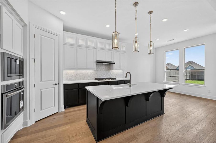 Furnished interior view inside a new home in Goodland, Venus (Image 6).
