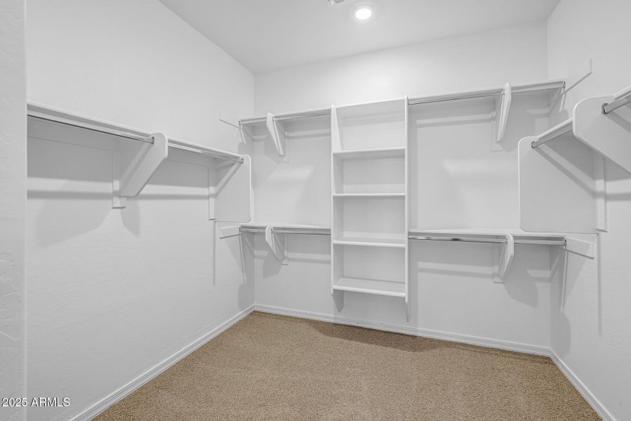 25)MASTER CLOSET 25)MASTER CLOSET