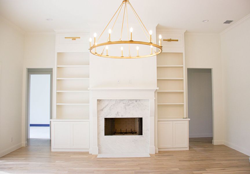 Representative furnished interior of a home built from the Hudson House by Trinity Classic Homes in Freeman Ranch, Weatherford (Image 9).