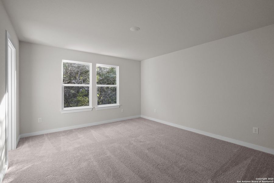 Spacious, unfurnished interior of a new home in Rosemont Hill, San Antonio (Image 9).