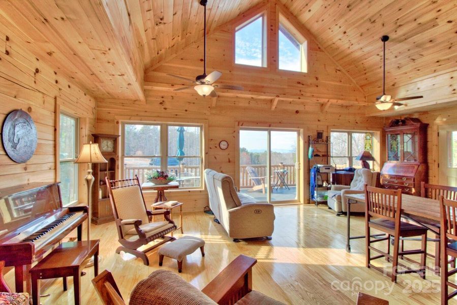 Community amenities in , Rutherfordton (Image 12).