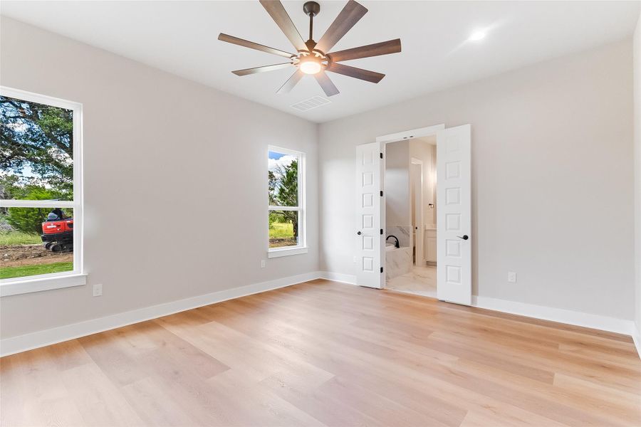 Spacious, unfurnished interior of a new home in , Bertram (Image 24).