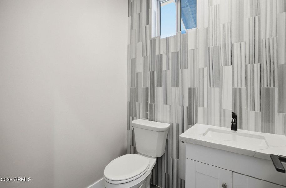 2701NEagleViewLp-ShowLowAZ-26