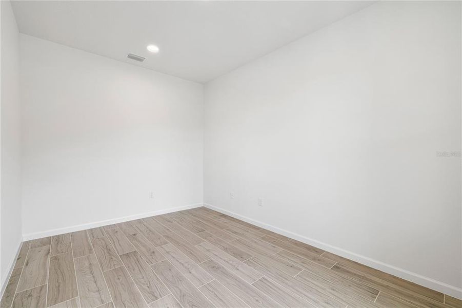 Spacious, unfurnished interior of a new home in , Winter Garden (Image 27).