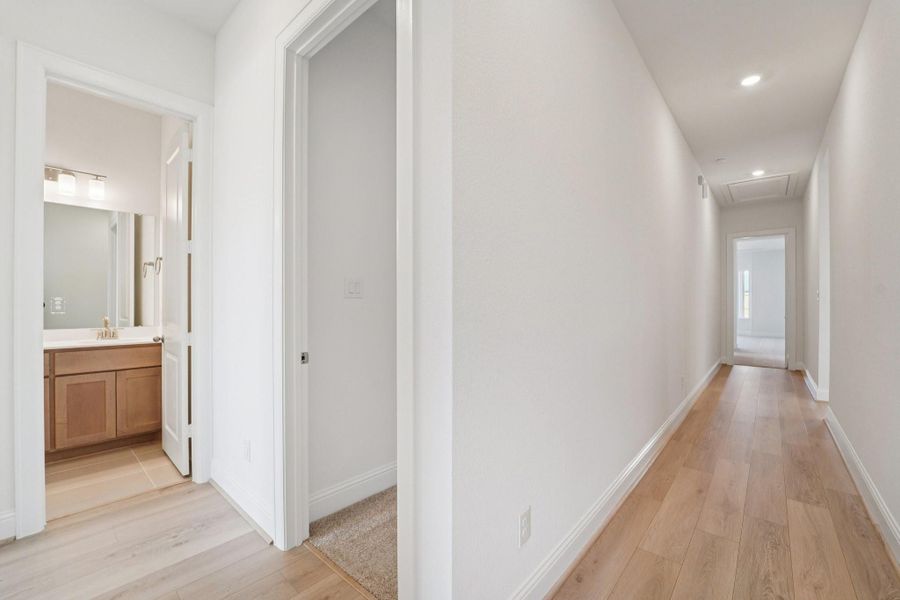 Spacious, unfurnished interior of a new home in Meridiana 70', Manvel (Image 31).